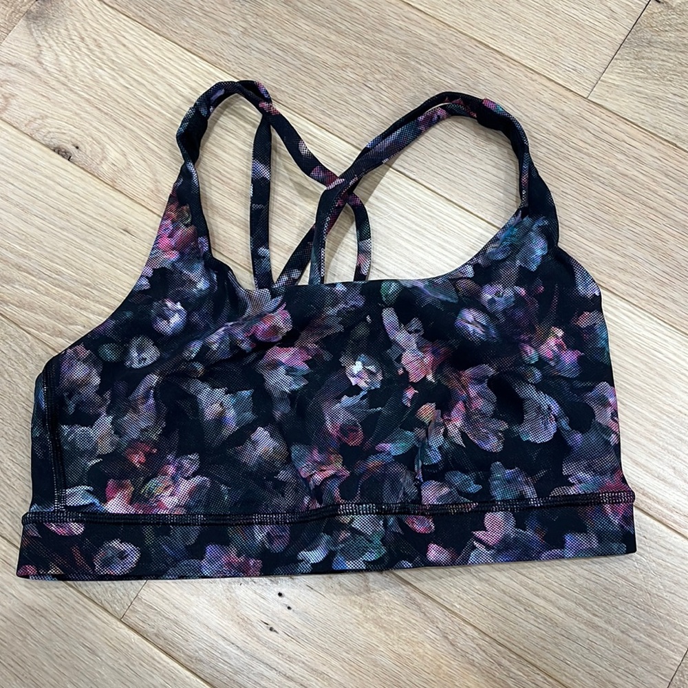 Lululemon energy bra sz 8. Worn 2x but no pads. Cute floral pattern.